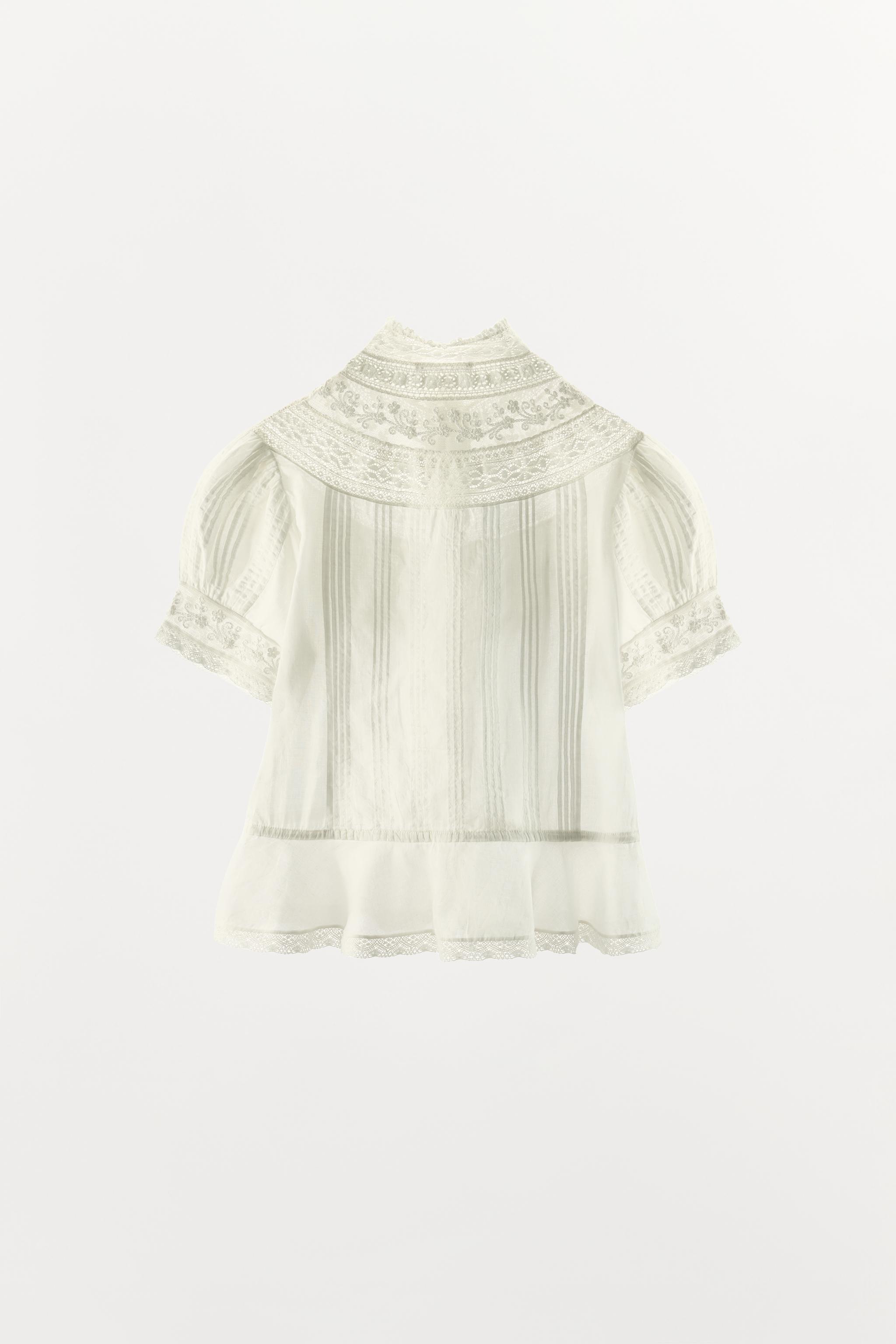 EMBROIDERED LACE PLEATED BLOUSE